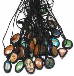 Pendentifs en macramé de haute qualité en laiton avec cristaux naturels assortis et pierres précieuses de formes variées, plaqué argent classique, tendance - Product Image 4