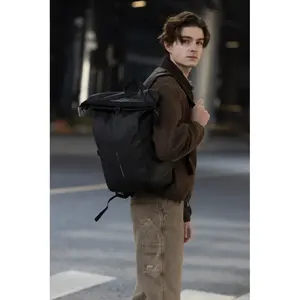 Mochila urbana impermeable para bicicleta, gadgets sostenibles - Product Image 2