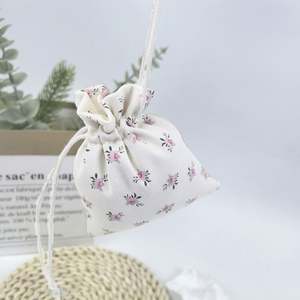 Bolsa de Algodón con Diseño de Flores Pequeñas Personalizada, Mediana, Sorprendentemente Suave y Cómoda, Diseño Local, para Joyería - Product Image 3