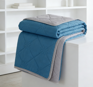 لحاف صيفي فاخر للتبريد مزدوج الجانب بملمس حريري، مصنوع من البوليستر 100٪، مريح وقابل للتنفس، مثالي للعرق الليلي والنوم في الأجواء الحارة - Product Image 2