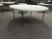 Tables et chaises pliantes en plastique blanc modernes, meubles d'hôtel, durables, écologiques pour les événements en plein air, les hôtels, les mariages, les banquets