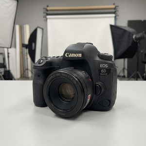 Appareil photo reflex numérique plein format d'occasion <span class=keywords><strong>Canon</strong></span> EOS <span class=keywords><strong>6D</strong></span> Mark II (6D2) avec objectif <span class=keywords><strong>EF</strong></span> 50mm f/1.8 STM et kit autofocus Dual Pixel AF – Vente en gros - Product Image 2