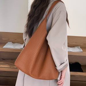 Sac fourre-tout pour femme, grande capacité, en cuir souple, sac à bandoulière, boucle magnétique, usage quotidien, automne 2025, noir foncé J9026 - Product Image 3