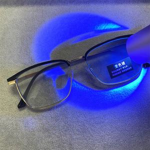 <span class=keywords><strong>Photochromic</strong></span> 렌즈 안티 블루 라이트 브라운 눈썹 골드 메탈 스퀘어 사진 안티 리플 광학 비즈니스 남성 전환 안경 - Product Image 1