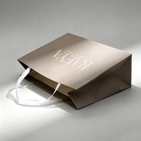Sacs en papier de luxe personnalisés avec logo pour vêtements de boutique, emballage recyclable pour vêtements et cosmétiques, sacs cadeaux de marque pour le shopping