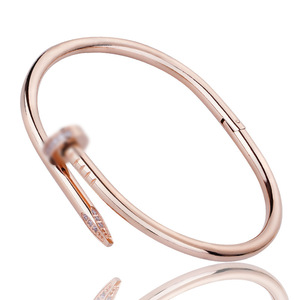 <span class=keywords><strong>Bracciale</strong></span> Impermeabile in Oro 18K di Marca Designer, Famoso <span class=keywords><strong>Bracciale</strong></span> in Acciaio Inossidabile con Diamanti Incastonati - Product Image 4