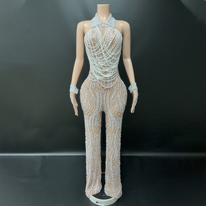 Novance Y5317 Nuovi Prodotti 2025 Tuta Elegante da <span class=keywords><strong>Donna</strong></span> con Catena di Perle Bianche e Strass, <span class=keywords><strong>Abbigliamento</strong></span> Chic da Palcoscenico per Cantanti - Product Image 2