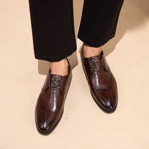 Patrón de arañazos a mano Zapatos de cuero de negocios casuales para hombre con pierna bordada Banquete puntiagudo - Product Image 4