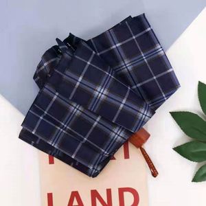 Parapluie manuel coupe-vent grande taille pour trois personnes, 8 baleines, style classique, léger, en polyester pongé, pour affaires - Product Image 3