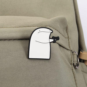 เข็มกลัดเคลือบฟลอร์ค มีม รูปการ์ตูนตลกถือปืนและมีด ดีไซน์เรียบง่าย ขายส่ง - Product Image 3