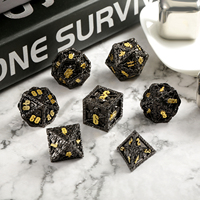 Vente en gros d'usine, jeu de dés en métal personnalisé D&D, 16 mm, noir avec des chiffres dorés pour le jeu de société Dungeons and Dragons