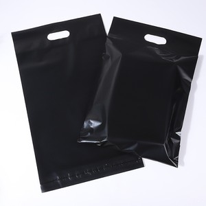 Sac fourre-tout noir brillant 14 mil, sac de coursier auto-adhésif imperméable pour la logistique de vêtements - Product Image 5