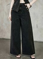 Ensemble deux pièces tendance pour femme : haut sans manches en jean uni et pantalon large à jambe droite, idéal pour le quotidien