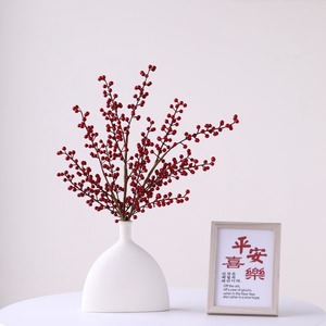 Baies rouges artificielles de type West Lake Disc, fruits de la fortune, fleurs de soie, accessoires de décoration pour mariage moderne et maison, pour vase et bouquet - Product Image 1