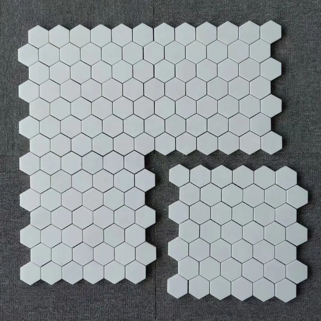 Mosaico hexagonal de mármol blanco,