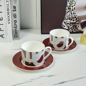Vente flash : Ensemble de 4 pièces de vaisselle en céramique de luxe rouge de style nordique pour restaurant, avec boîte cadeau - Product Image 6