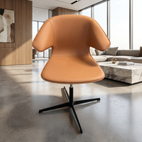 Chaise de négociation élégante en cuir camel orange avec dossier à ailes et base quatre branches noire pour bureau créatif