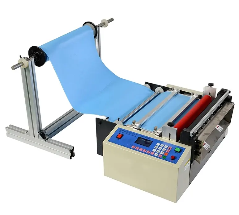 Otomatik masaüstü Pvc Pu vinil rulo sac kesme makinesi endüstriyel yüksek verimli alüminyum folyo plastik kağıt kesme makinesi