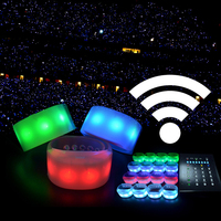 Fabrication de bracelets LED interactifs en plastique pour la musique avec télécommande DMX pour événement et concert