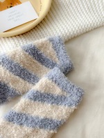 Chaussettes d'hiver douillettes pour femmes avec logo personnalisé, chaussettes à rayures mignonnes, longueur haute, respirantes, durables, chaussettes douillettes de Noël