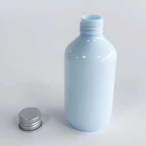 Bouteille de voyage en PET bleu pastel avec logo personnalisé et bouchon à vis argenté pour lotion corporelle, gel douche, cosmétiques faits <span class=keywords><strong>maison</strong></span>, vente en gros - Product Image 4