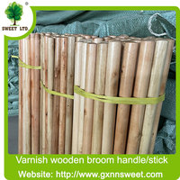 Manche à balai en bois verni de 120 cm de long, provenant de Chine, de Turquie et du Maroc, pour balais en Indonésie
