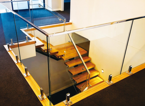 Balustrade de piscine carrée en acier inoxydable 304 316 à montage au sol, avec base à jointures zéro-écart, verre de couverture et vis dissimulées - Product Image 3