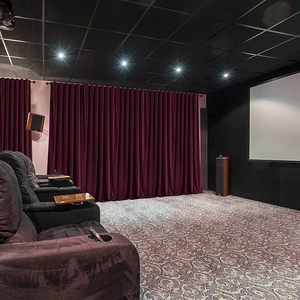 Cortinas de Terciopelo Suave de Lujo para Cine, Teatro y Escenarios, con Ojales y Bolsillos, Resistentes, 100% Opacas, Cortinas para Ingeniería de Proyectos - Product Image 1
