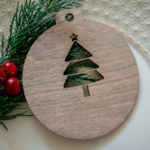 Adorno Navideño de Madera Circular, Cortado con Láser, Grabado con Nombre, Decoración Rústica para Colgar en la Pared, Tema Invernal - Product Image 2