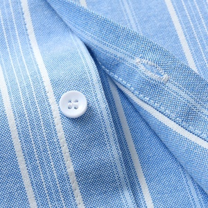 Elegante Completo Estivo per Bambini: Camicia a Righe con Papillon e Pantaloncini Tinta Unita, Outfit da Gentiluomo a Maniche Corte - Product Image 3