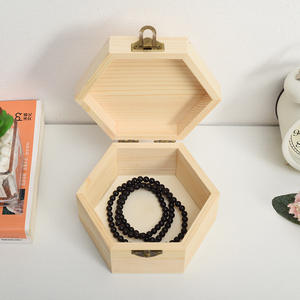 Petit maillon de chaîne personnalisé pin inachevé cadeaux de mariage faveurs mystère stockage organisateur hexagone boîte en bois avec couvercle à charnière - Product Image 3