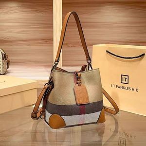 Bolsos de mano de cuero PU de lujo para mujer, bolsos de gran capacidad, bolso cruzado de un solo hombro para mujer, bolso de fiesta - Product Image 1