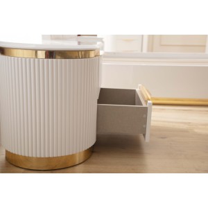 Comodino in Legno Bianco con 2 Cassetti e Dettagli Dorati, Design Lato Sinistro - Product Image 5