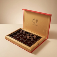 Boîte à chocolat carrée rigide en carton artisanal FSD avec gaufrage et pelliculage brillant, emballage pliable