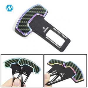 A fibra luminosa personalizada do carbono do logotipo Car Seat <span class=keywords><strong>Belt</strong></span> Extender Plug Clip Segurança do carro com todo o logotipo do carro - Product Image 4