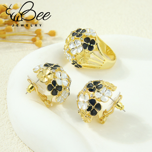 Parure de bijoux ethniques spéciaux en émail noir ovale avec fleurs, couleur or 14 carats, grandes boucles d'oreilles et bagues imposantes, style occidental - Product Image 3