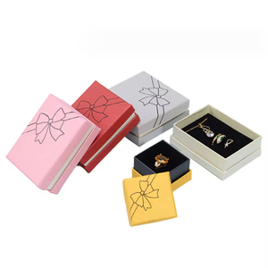 Boîte d'emballage portable haut de gamme personnalisée pour bijoux, petite, en carton gris, avec tiroir pour bagues, finition mate, doublure en éponge, fermeture magnétique - Product Image 5