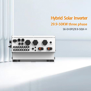 Système solaire hybride triphasé IP66 30kW 40kW 50kW avec une efficacité de 97,1% Sortie 220V/380V MPPT Onde sinusoïdale pure - Product Image 4