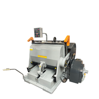 Machine à plier et à découper le carton ondulé, fabrication de boîtes en carton ondulé