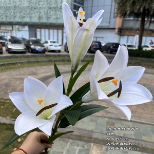 Fleur artificielle en gros, lys soleil à 3 têtes, blanc doux, pour la décoration intérieure et les mariages, idéale pour les décorations de Pâques - Product Image 1