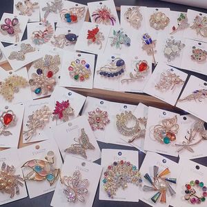 Broche de luxe plaquée or cuivre, lot mixte, mode coréenne, boucle pour foulard en soie, strass en cristal, fleur en fausses perles, pour soirée - Product Image 1