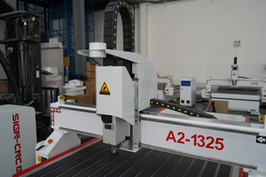 Mesin ukir <span class=keywords><strong>Router</strong></span> <span class=keywords><strong>CNC</strong></span> kualitas tinggi 1325 3 sumbu untuk tanda pintu dan kayu - Product Image 4