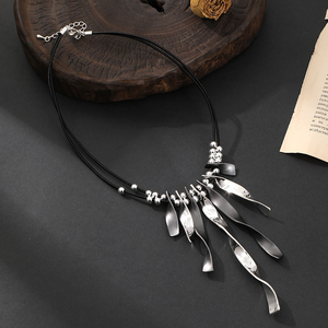 Conjunto de Collar con Cierre Plateado Cyberpunk Hecho a Mano, Ajustable, con Forma de Mariposa, Placas Geométricas de Metal, Aleación de Zinc Negra de Grado <span class=keywords><strong>Militar</strong></span> - Product Image 1
