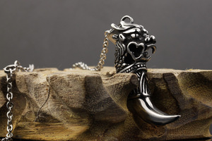 Collana di moda uomo vichia lupo Fang retrò in acciaio inossidabile collana con ciondolo a dente di lupo gioielli vichel - Product Image 5