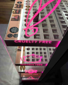 Présentoir <span class=keywords><strong>de</strong></span> cosmétiques au détail personnalisé étagère en acier design <span class=keywords><strong>miroir</strong></span> LED avec MDF acrylique pour vitrine <span class=keywords><strong>de</strong></span> magasin <span class=keywords><strong>de</strong></span> présentation - Product Image 6