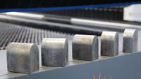 Hochleistungs-Geschlossene 3015 CNC-Faserlaserschneidemaschine für Stahl- und Aluminiummetallplatten-Schneiden mit 12000 Watt