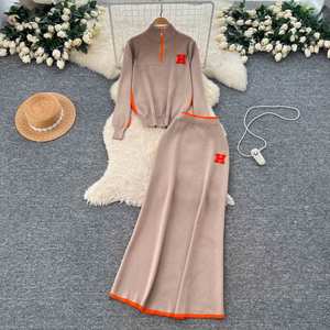 Ensembles décontractés d'hiver pour femmes : Haut et jupe tricotée à taille haute imprimée florale – Vente en gros - Product Image 1