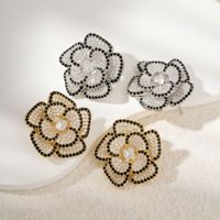 Boucles d'oreilles florales Camélia monochromes noir et blanc en laiton pavé de CZ, surdimensionnées, à tige, accessoires de soirée, vente en gros