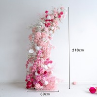 NINI Handgefertigte Hochwertige Seiden-Kunstblumen Rosa-Rote Hornbögen Umweltfreundliches Blumenarrangement für Hochzeiten und Outdoor-Willkommenszeremonien