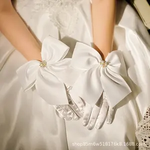 أنيقة الزفاف الحرير القصير الساتان صنع قفازات الزفاف مع القوس الكبير على